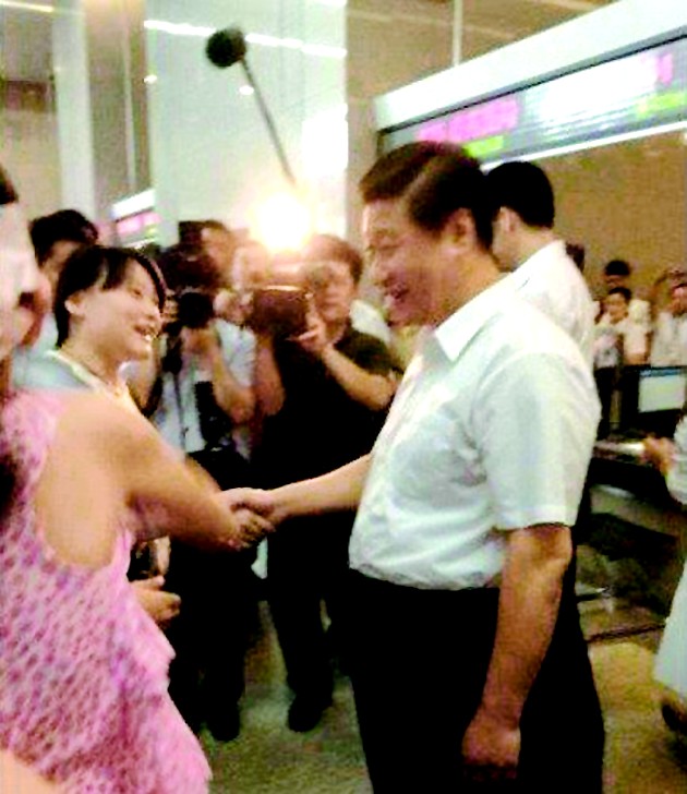 �D�飺��(x��)��ƽ����h����֮��,�c������������֕r(sh��),�H�е؆�(w��n)���:����Ů,���!����?ch��)���Ⱥ����Ц�ˡ?align=middle