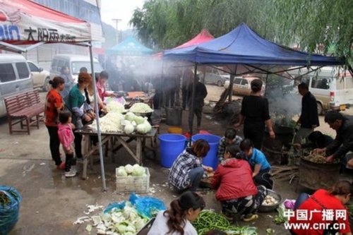 ��ˮ�����(z��i)����22������ �ܞ�(z��i)Ⱥ��ÿ���a(b��)��ʮԪ